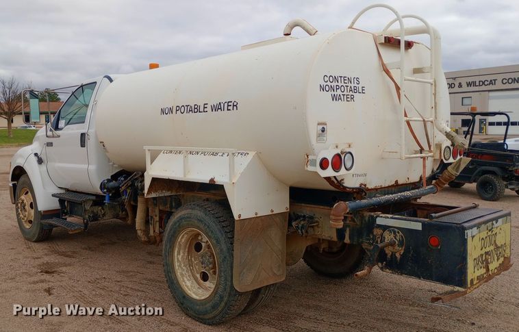 image for item DW0848 2005 Ford  F650 Super Duty water truck