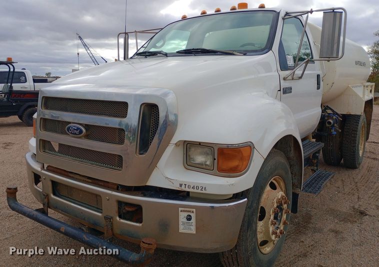 image for item DW0848 2005 Ford  F650 Super Duty water truck