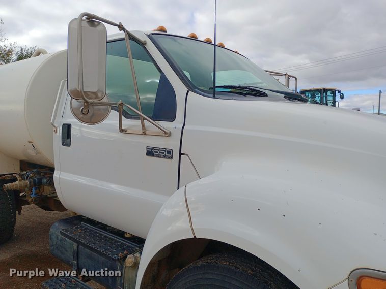 image for item DW0848 2005 Ford  F650 Super Duty water truck