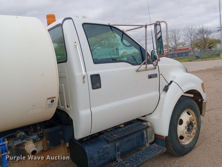 image for item DW0848 2005 Ford  F650 Super Duty water truck