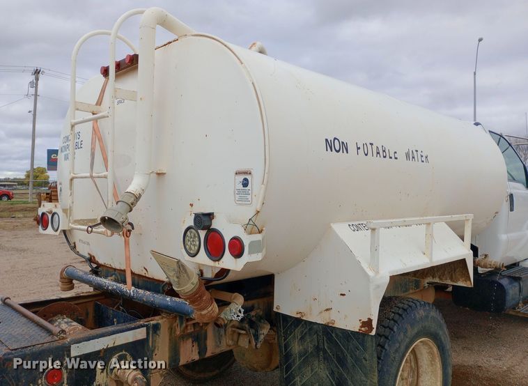 image for item DW0848 2005 Ford  F650 Super Duty water truck