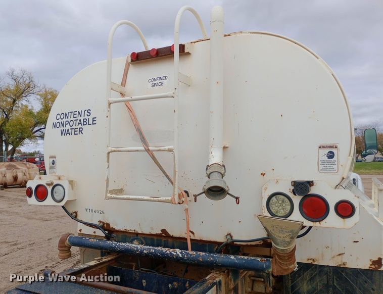 image for item DW0848 2005 Ford  F650 Super Duty water truck