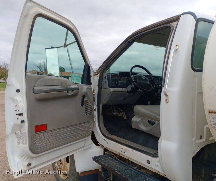 image for item DW0848 2005 Ford  F650 Super Duty water truck