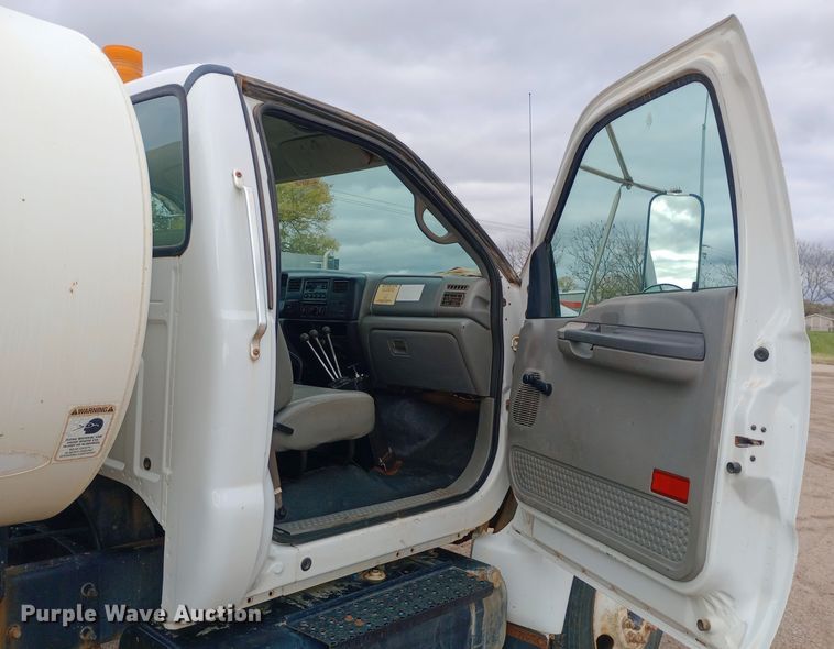 image for item DW0848 2005 Ford  F650 Super Duty water truck