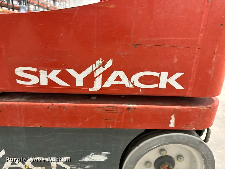 image for item DW2377 2017 Skyjack SJ16 vertical lift