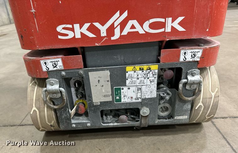 image for item DW2378 2017 Skyjack Sj16 vertical lift