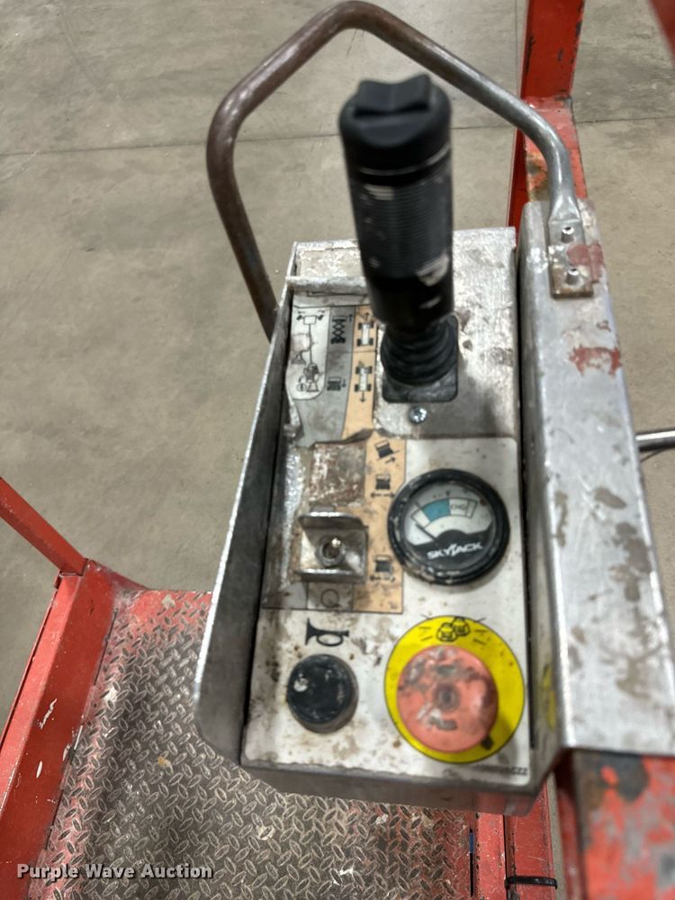 image for item DW2378 2017 Skyjack Sj16 vertical lift