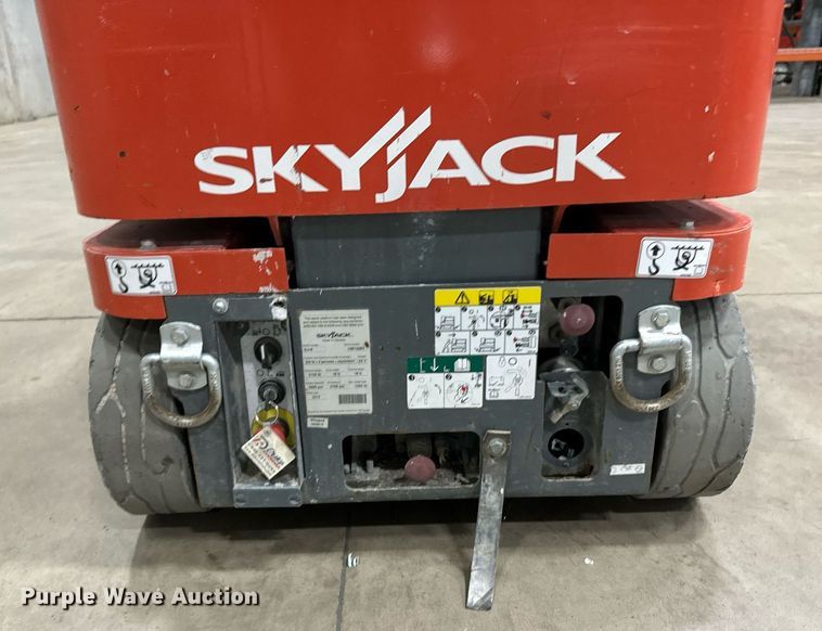 image for item DW2379 2018 Skyjack SJ16 vertical lift