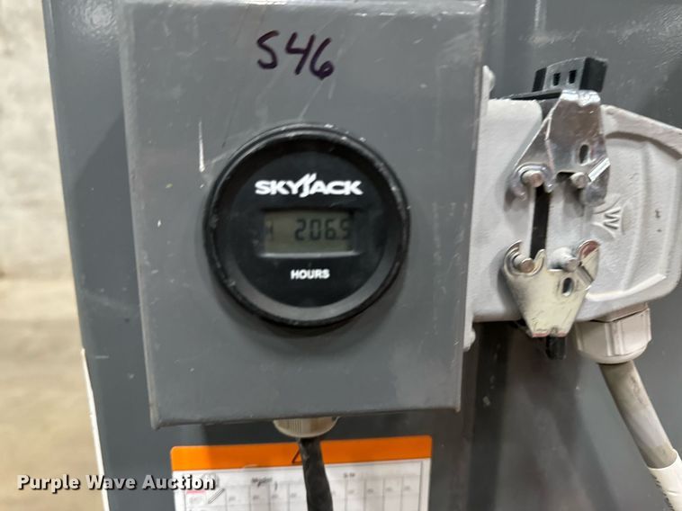 image for item DW2379 2018 Skyjack SJ16 vertical lift