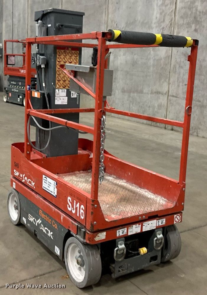 image for item DW2380 Skyjack SJ16 vertical lift