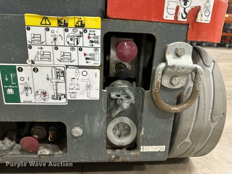 image for item DW2380 Skyjack SJ16 vertical lift