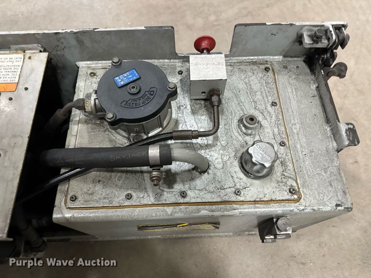 image for item DW2383 1999 Skyjack SJII- 4626 scissor lift