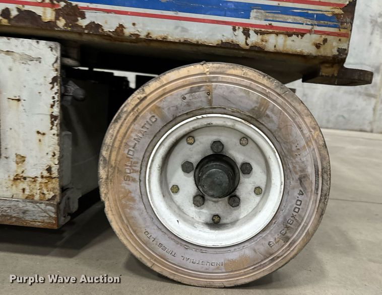 image for item DW2383 1999 Skyjack SJII- 4626 scissor lift