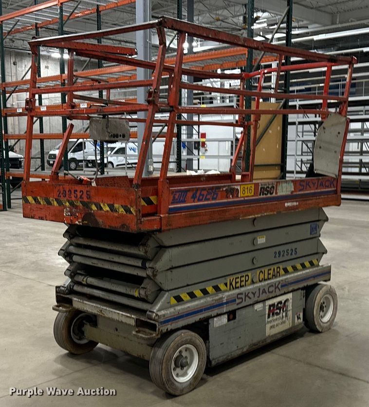 image for item DW2384 1999 Skyjack SJ II-4626 scissor lift