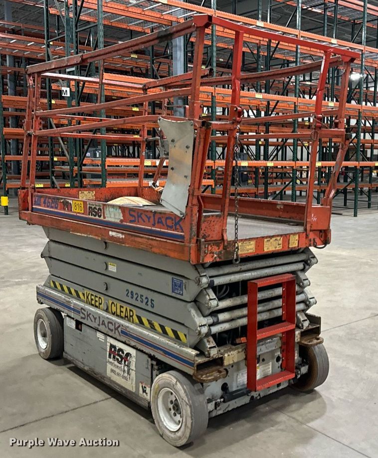 image for item DW2384 1999 Skyjack SJ II-4626 scissor lift