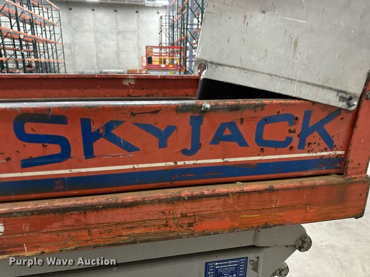 image for item DW2384 1999 Skyjack SJ II-4626 scissor lift