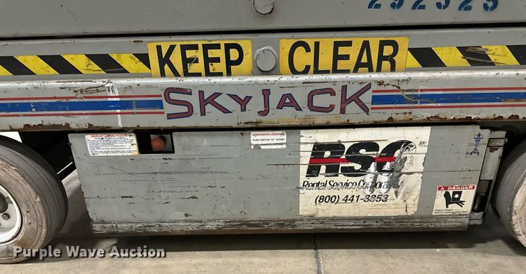 image for item DW2384 1999 Skyjack SJ II-4626 scissor lift