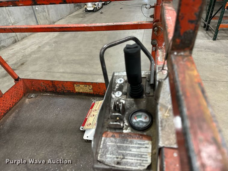 image for item DW2384 1999 Skyjack SJ II-4626 scissor lift