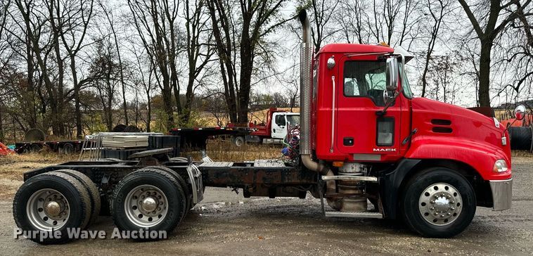 image for item DW2387 2009 Mack CXU613 semi truck