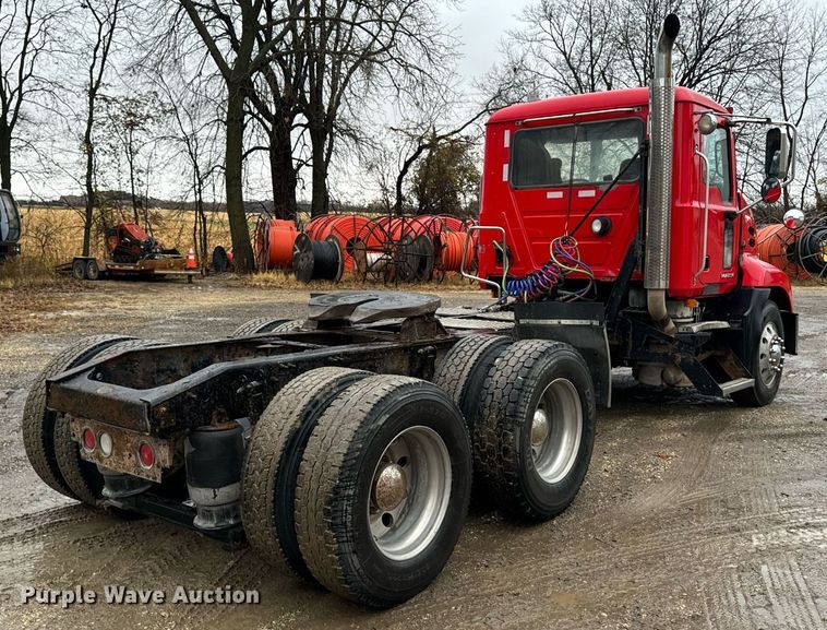 image for item DW2387 2009 Mack CXU613 semi truck