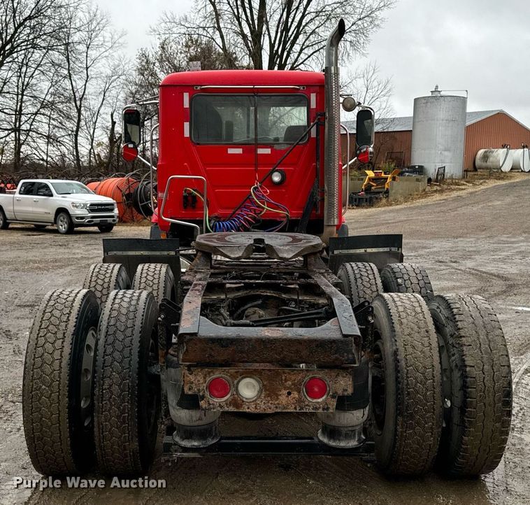 image for item DW2387 2009 Mack CXU613 semi truck