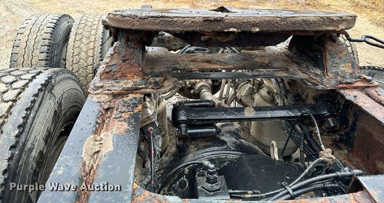 image for item DW2387 2009 Mack CXU613 semi truck