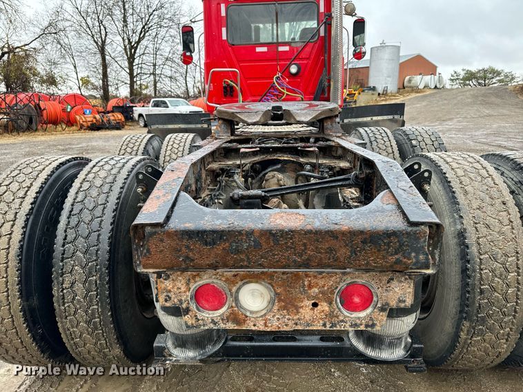 image for item DW2387 2009 Mack CXU613 semi truck