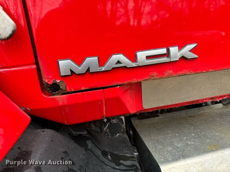 image for item DW2387 2009 Mack CXU613 semi truck