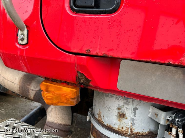 image for item DW2387 2009 Mack CXU613 semi truck