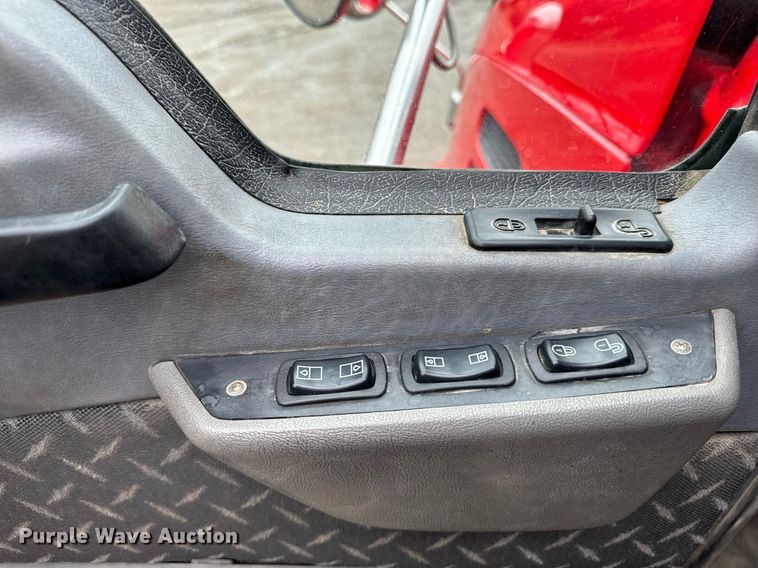 image for item DW2387 2009 Mack CXU613 semi truck