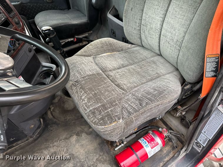 image for item DW2387 2009 Mack CXU613 semi truck