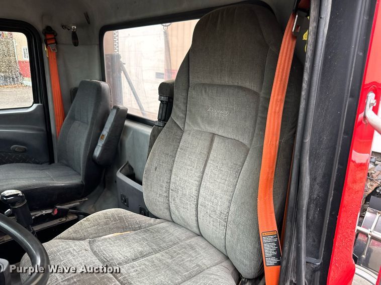 image for item DW2387 2009 Mack CXU613 semi truck