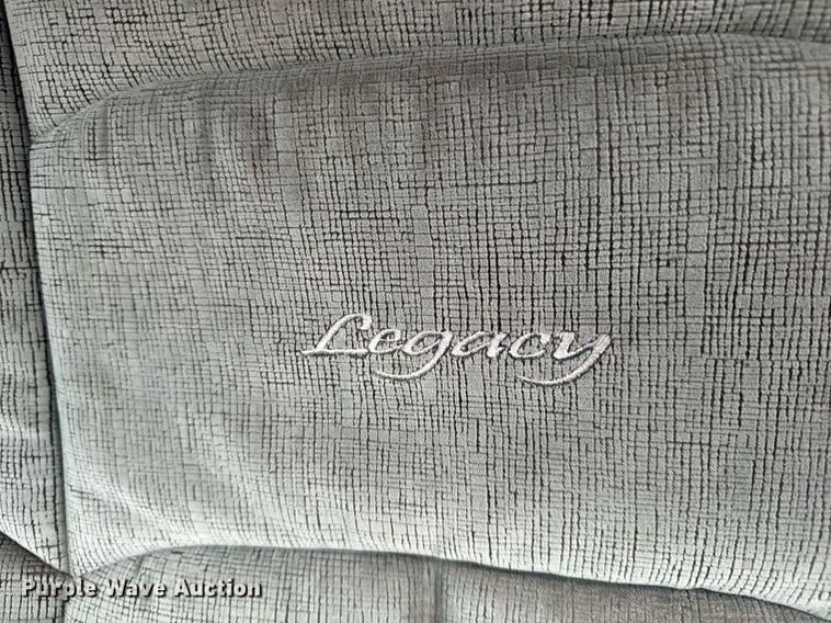 image for item DW2387 2009 Mack CXU613 semi truck