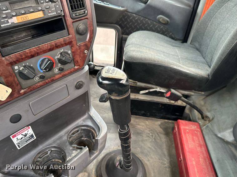 image for item DW2387 2009 Mack CXU613 semi truck