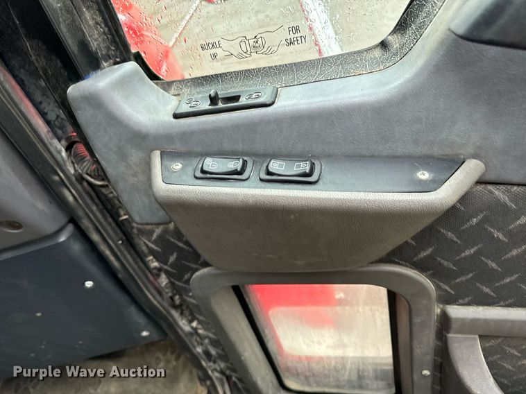 image for item DW2387 2009 Mack CXU613 semi truck