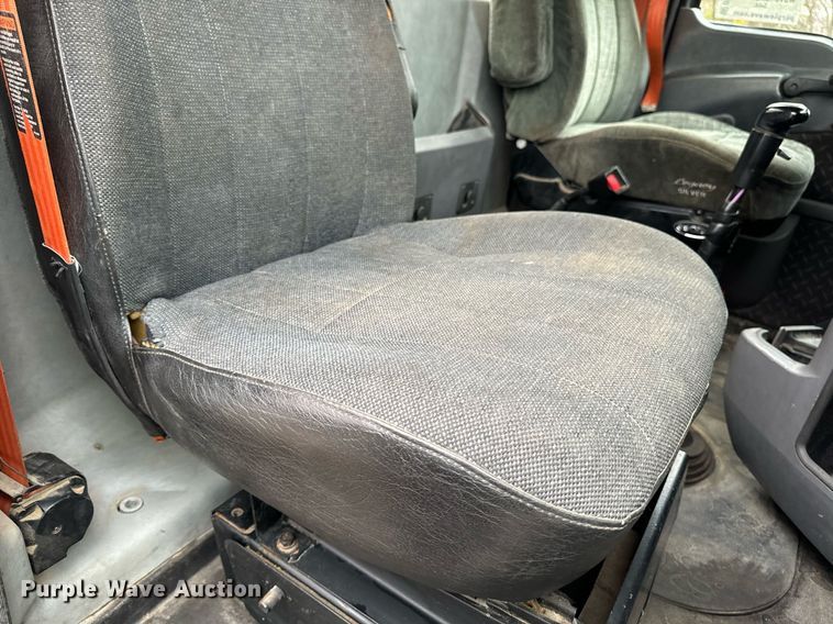 image for item DW2387 2009 Mack CXU613 semi truck