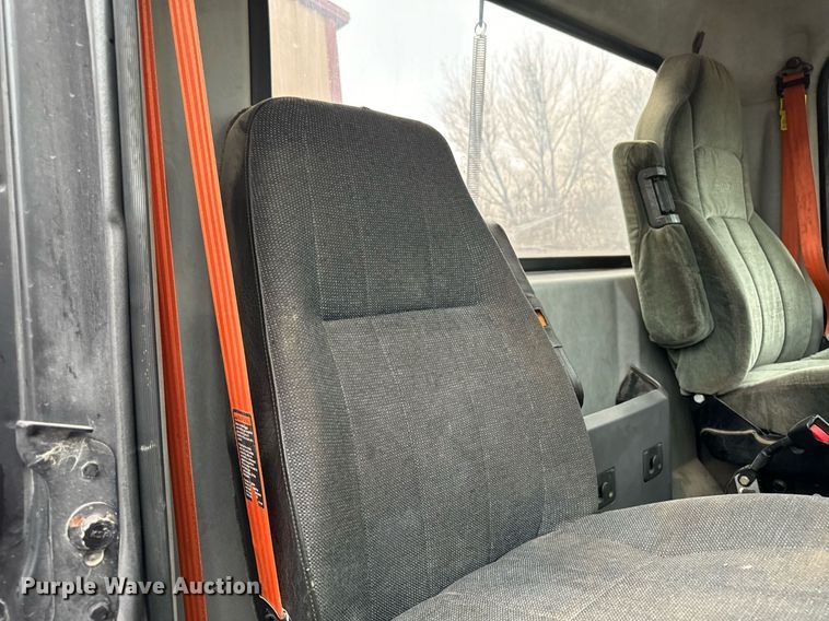 image for item DW2387 2009 Mack CXU613 semi truck