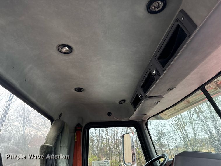 image for item DW2387 2009 Mack CXU613 semi truck