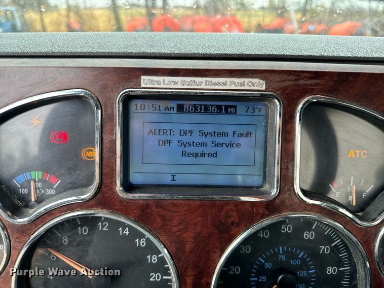 image for item DW2387 2009 Mack CXU613 semi truck