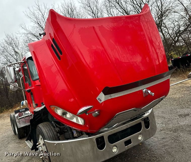 image for item DW2387 2009 Mack CXU613 semi truck