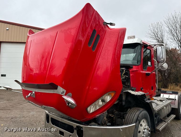 image for item DW2387 2009 Mack CXU613 semi truck