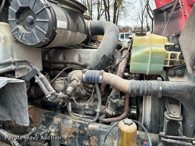 image for item DW2387 2009 Mack CXU613 semi truck