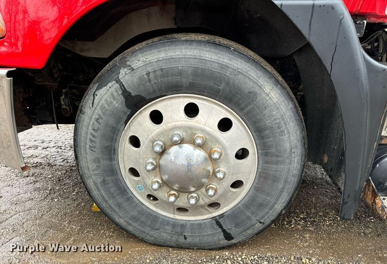 image for item DW2387 2009 Mack CXU613 semi truck