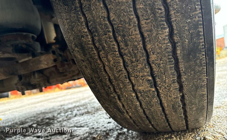 image for item DW2387 2009 Mack CXU613 semi truck