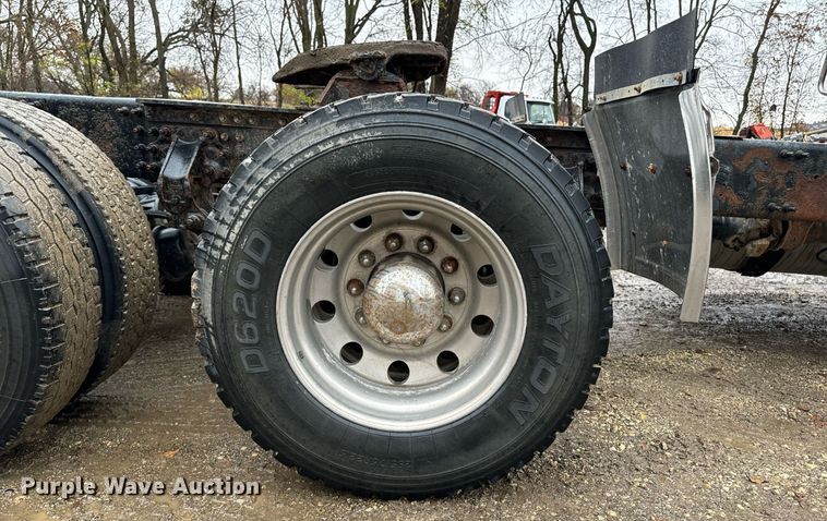 image for item DW2387 2009 Mack CXU613 semi truck