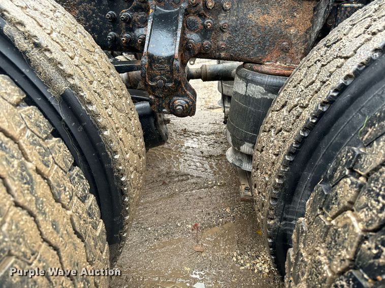 image for item DW2387 2009 Mack CXU613 semi truck