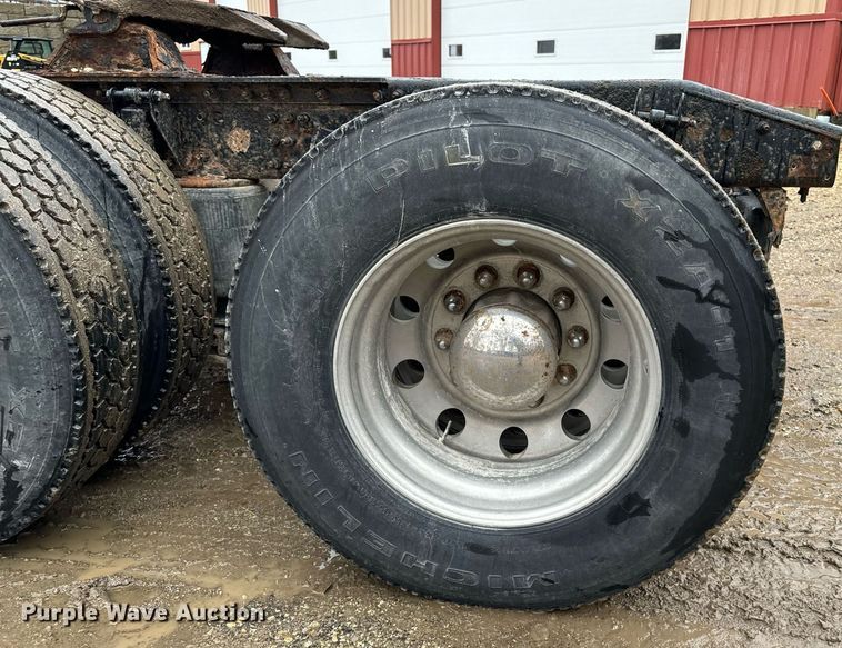 image for item DW2387 2009 Mack CXU613 semi truck