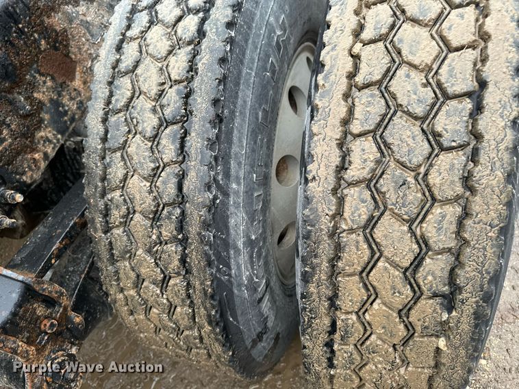 image for item DW2387 2009 Mack CXU613 semi truck