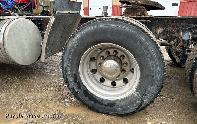 image for item DW2387 2009 Mack CXU613 semi truck