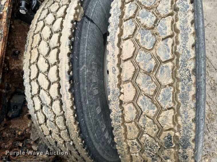 image for item DW2387 2009 Mack CXU613 semi truck